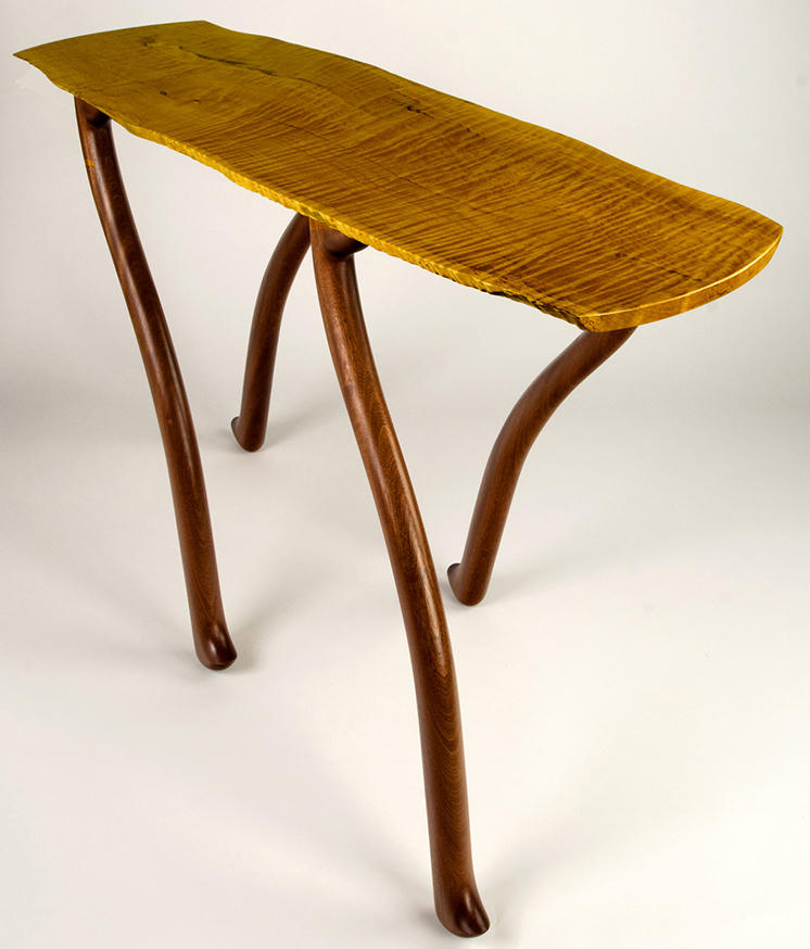 Prowling Table